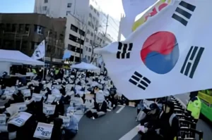 Read more about the article 한국의 정치적 혼란이 세계적 파장을 일으키다